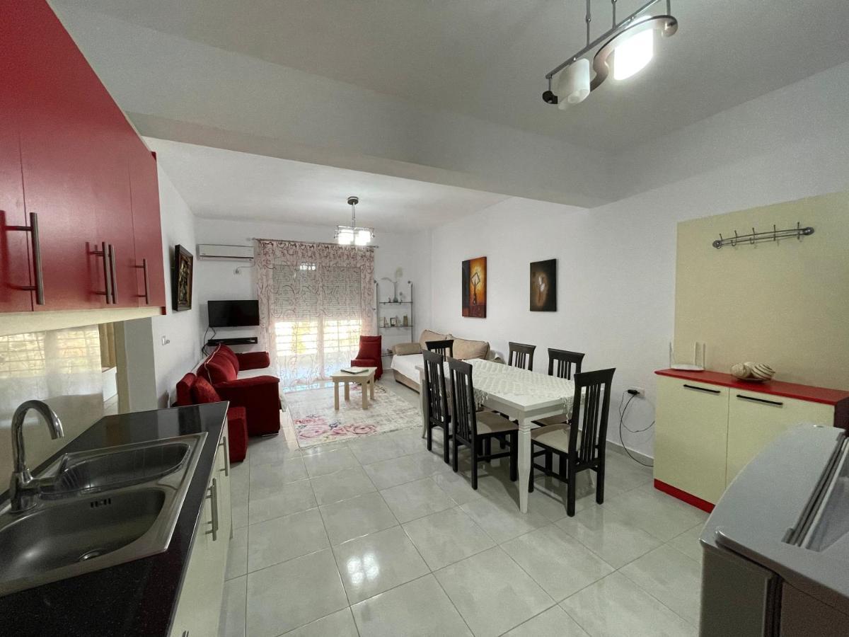 Oni'S Apartments Sarandë Esterno foto