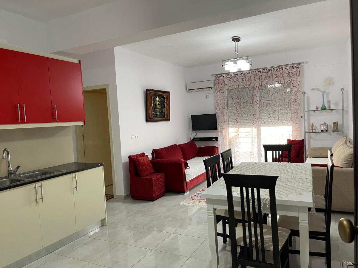 Oni'S Apartments Sarandë Esterno foto