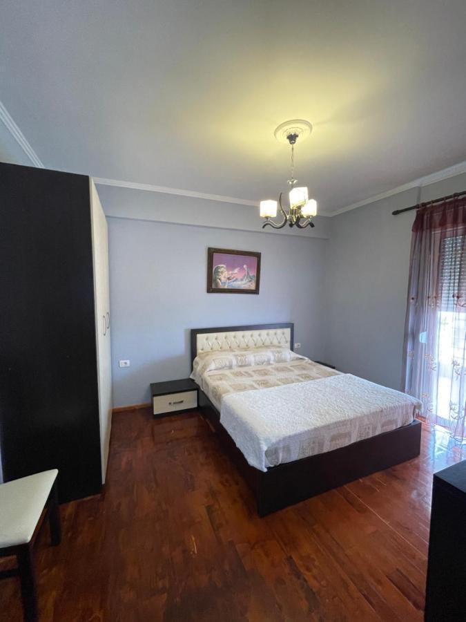 Oni'S Apartments Sarandë Esterno foto