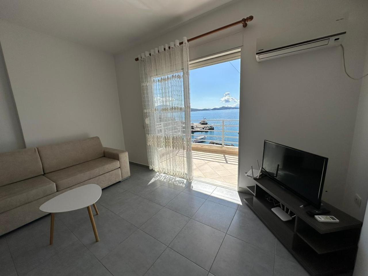 Oni'S Apartments Sarandë Esterno foto