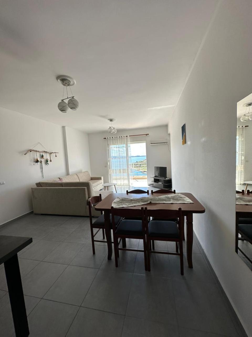 Oni'S Apartments Sarandë Esterno foto