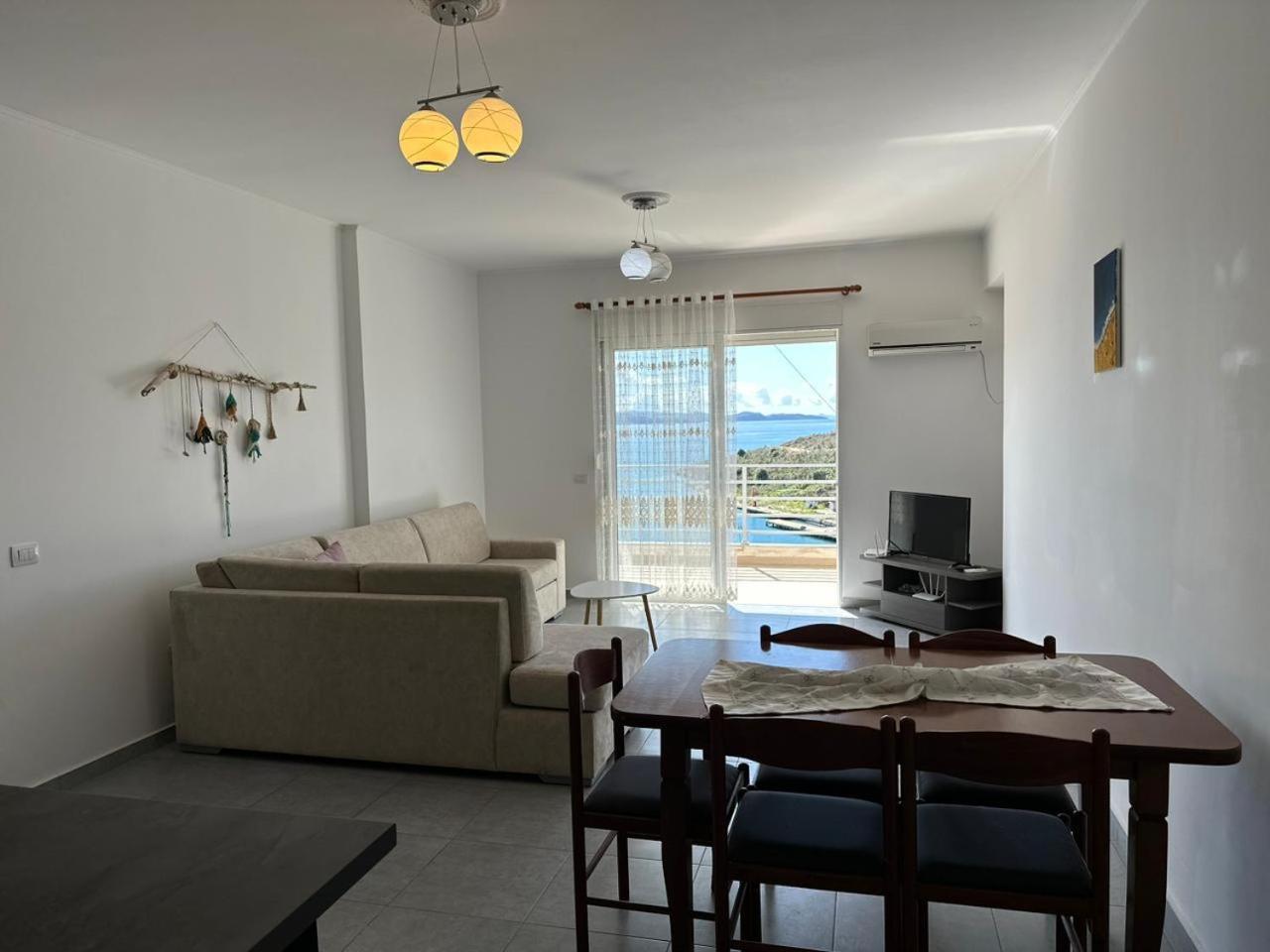 Oni'S Apartments Sarandë Esterno foto
